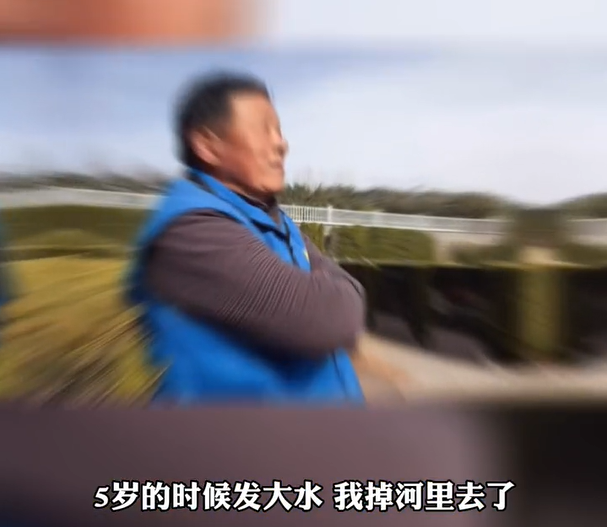 山东一男子为亡妻守墓五年 网友：你来了一阵子，我爱了一辈子
