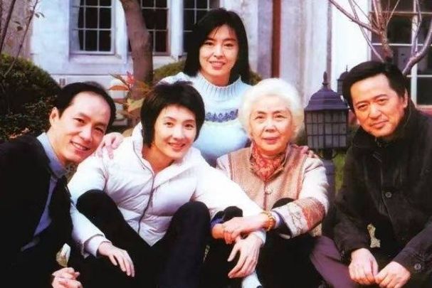 著名表演艺术家赵有亮因病逝世，冯远征发文悼念，两人曾合作过《美丽上海》