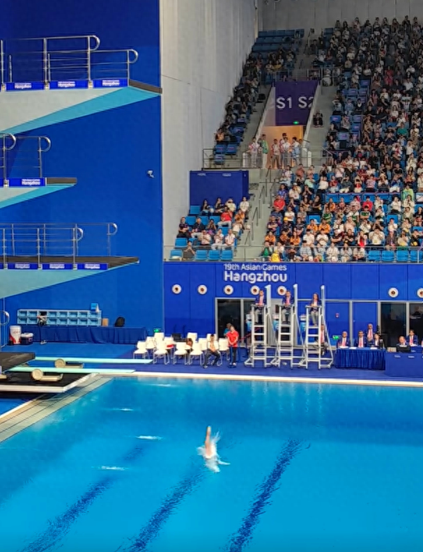 全红婵满分夺冠引轰动！霍启刚观赛表情亮了，郭晶晶曾说很羡慕