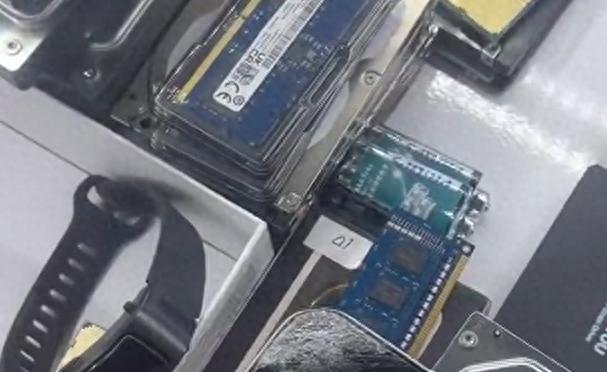 集体涨价！“想换手机立刻下手，现在是未来2年内的最低点”！PC厂商成本压力增大