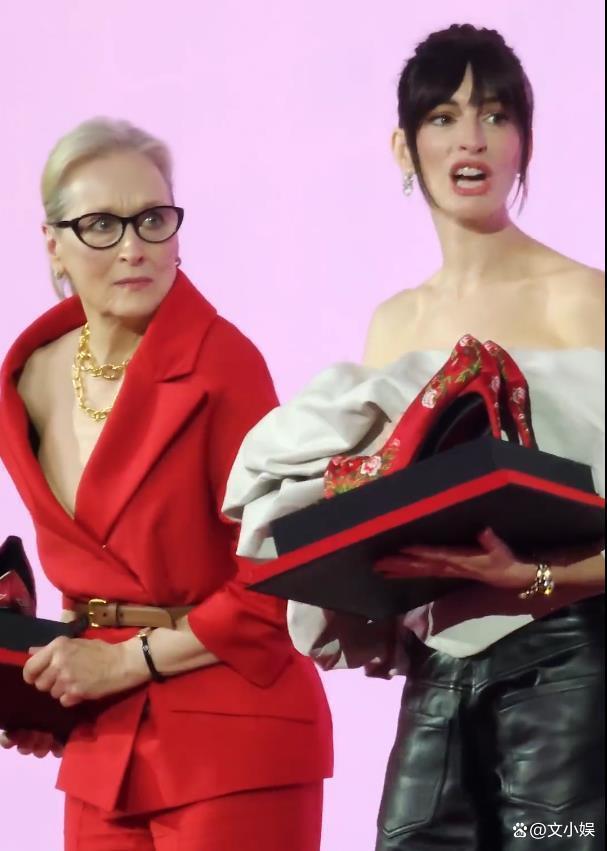 穿普拉达的女王2中国首映礼 文化礼物惹争议