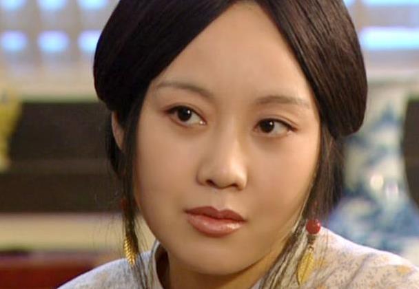 54岁闫妮逆袭成女神,离婚18年敢爱敢恨,她咋活得这么潇洒?