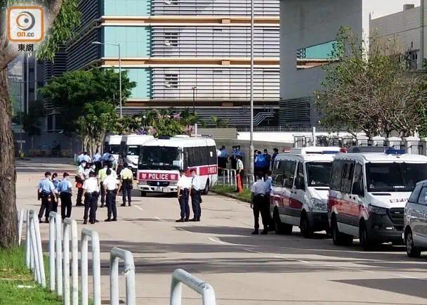 晚报|中国人首次进入自己的空间站 赵立坚六问美国