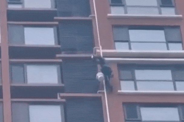 30斤行李箱从6楼砸下 男子高空抛物被刑拘