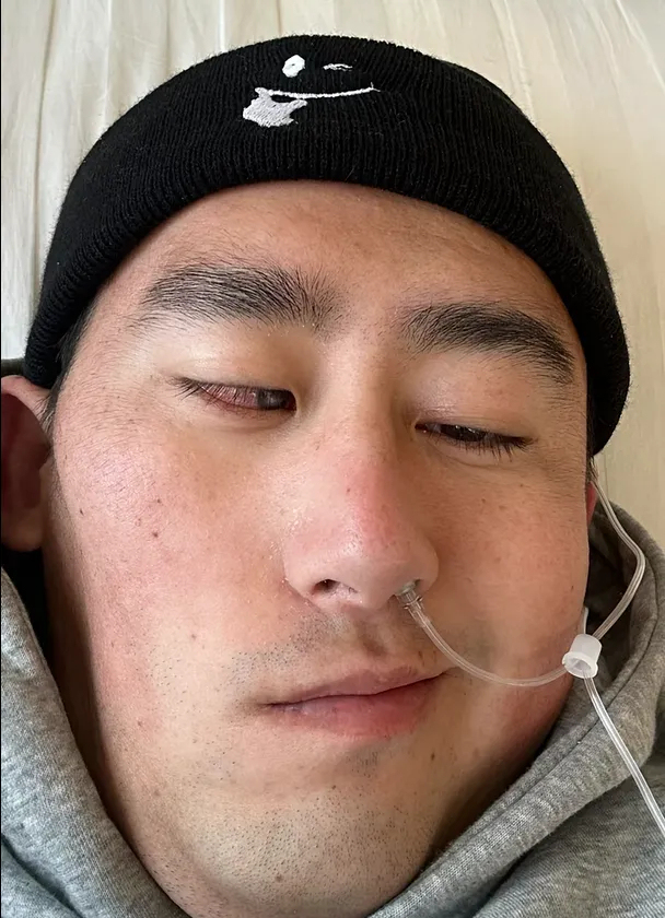 三次开颅、右眼失明、半脸面瘫！30岁抗癌北体大小伙，成了无数人的光 笑对命运的玩笑