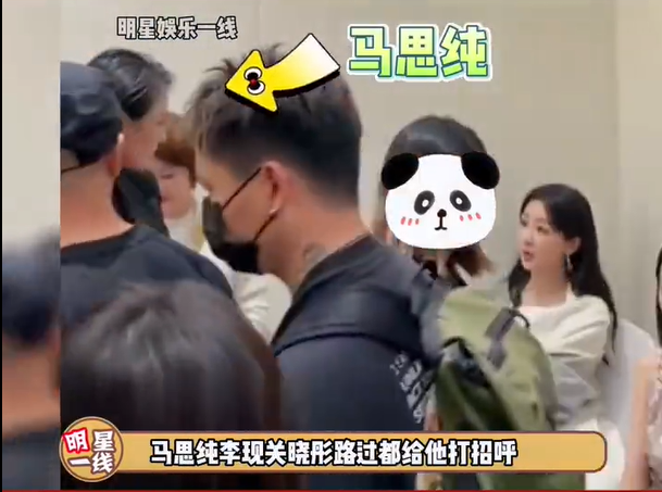 杨紫被曝没休息室坐晚宴门口干等半小时！