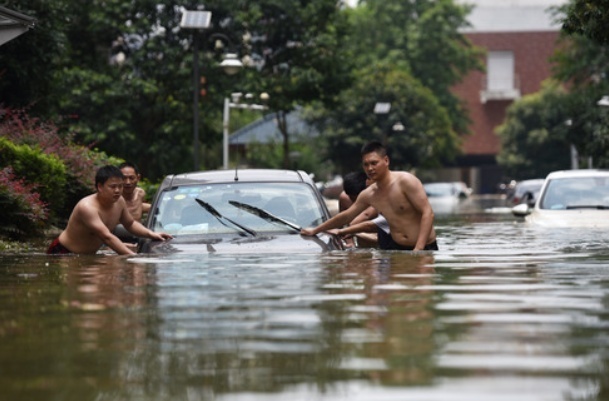 车辆涉水或被洪水冲走，这样做才能理赔