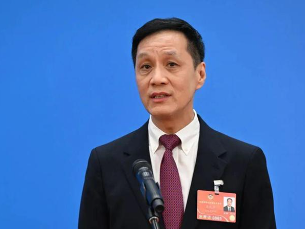 冯远征就任北京人艺第五任院长 史上首位演员出身