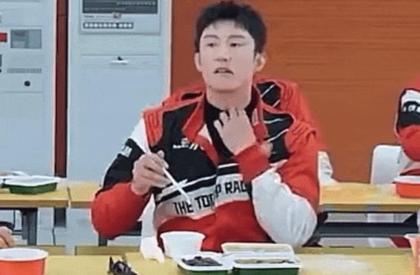 穿不了高领衣服原来是一种病 衣领综合征作祟