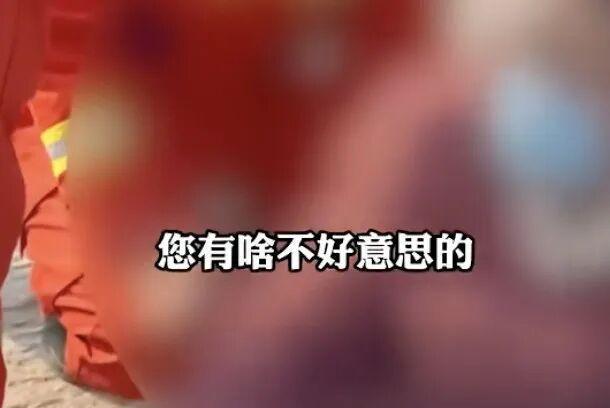 女子爬山扭脚 不愿让男消防员搀扶