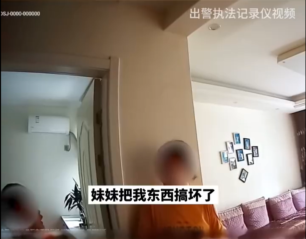 11岁男孩找妈妈索赔被拒后报警