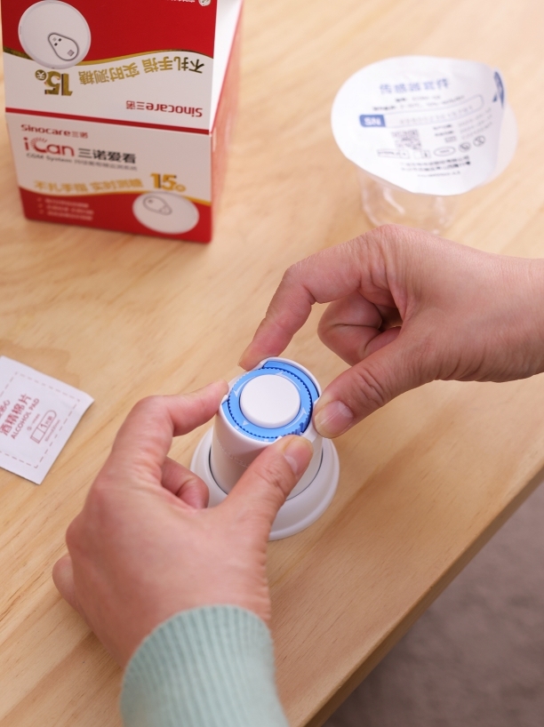 一定要知道血糖高的症状有哪些症状！三诺爱看动态血糖仪可入吗？