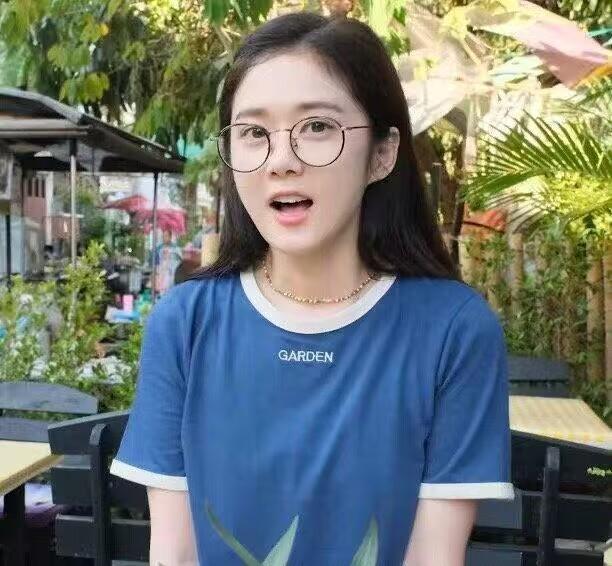 43岁张娜拉近照被曝光 网友：我都老了，她还是以前的样子