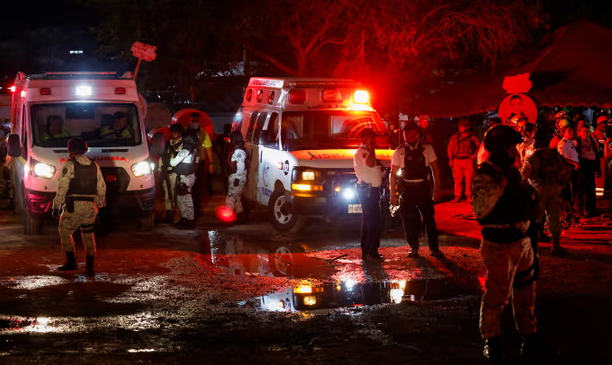 墨西哥新莱昂州竞选活动舞台坍塌 已致5死约50伤