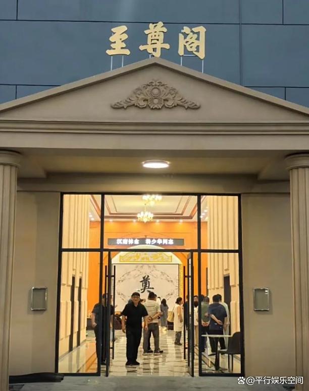前央視主持人在楊少華靈堂前崩潰