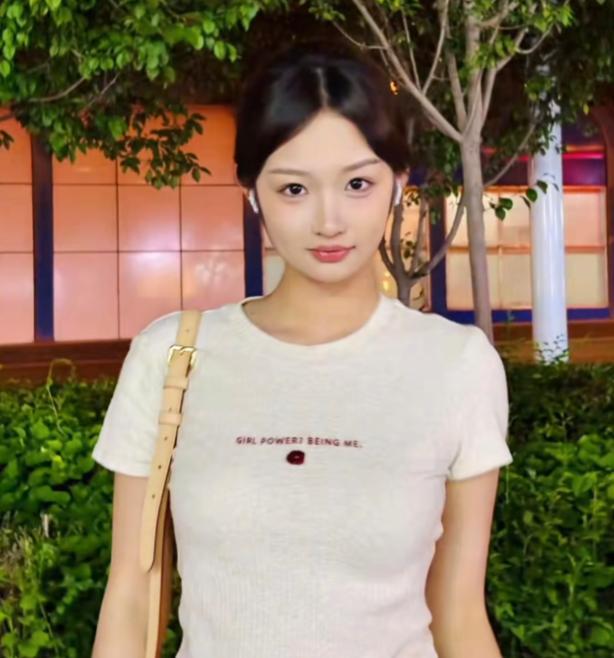 不是大专妹！杨瀚森女友换体院本科毕业照头像 网友：比大专分低 学历争议背后的真相