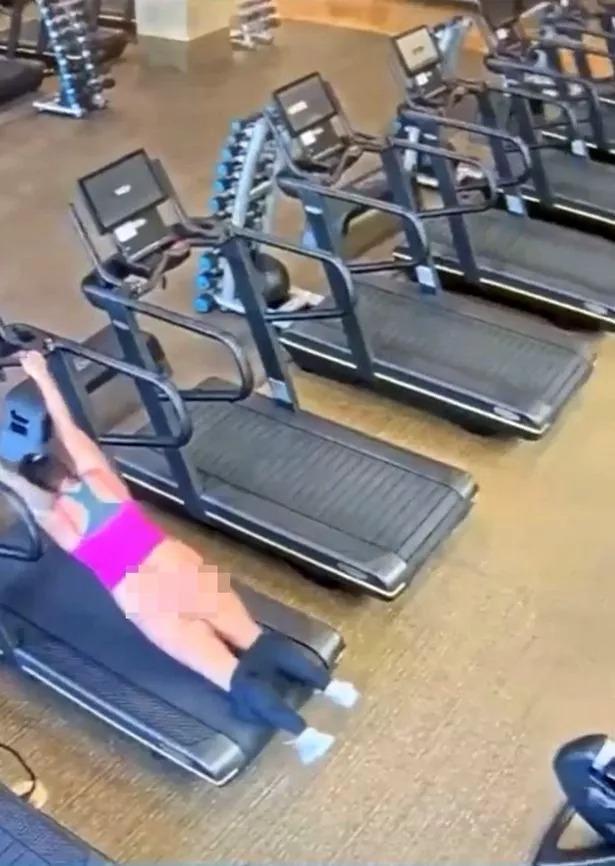 一女子锻炼时被鞋带绊倒 她的裤子竟然掉了还不小心走光