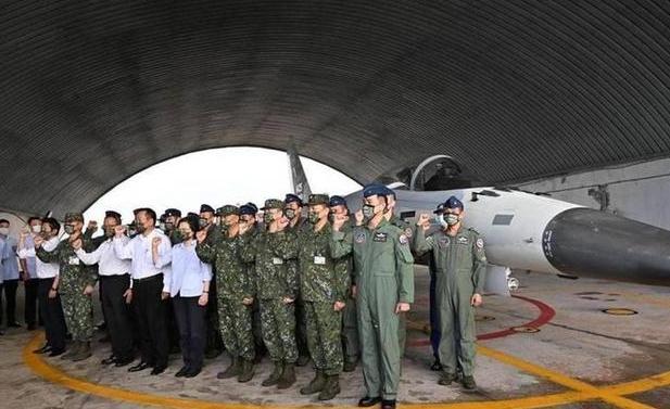 特朗普致电日本首相高市早苗 连环通话背后的信号