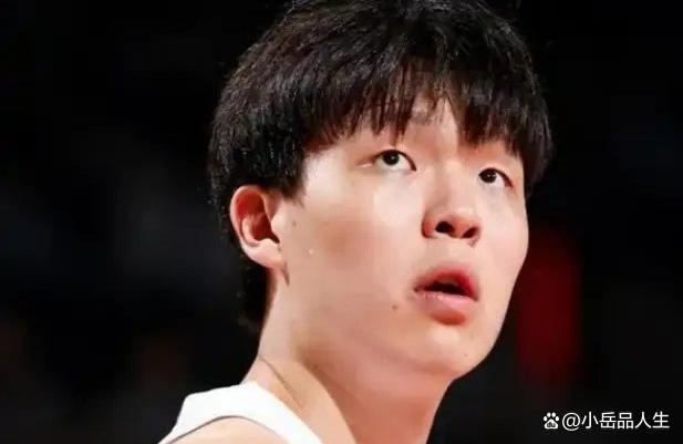 杨瀚森亮相季后赛