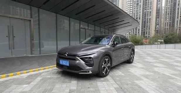 雪铁龙凡尔赛C5 X长啥样？独特设计惊艳全场，性价比却超值！