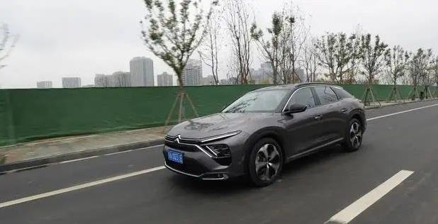 雪铁龙凡尔赛C5 X长啥样？独特设计惊艳全场，性价比却超值！