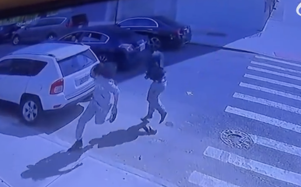 美国一婴儿光天化日在街头被枪杀 嫌疑人逃逸途中车祸