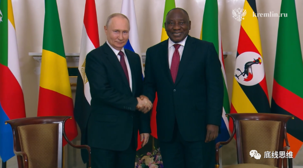 6月17日晚，俄罗斯总统普京在圣彼得堡同南非总统拉马福萨举行会谈，双方就金砖国家发展等话题进行沟通。图自俄总统府网站