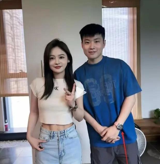 赵心童的母亲曾坚定支持他的打球梦 从台球神童到世界冠军的华丽转身