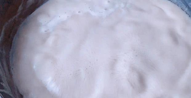 炒蒜苔总发黄？大厨教1招，翠绿入味全家抢着吃