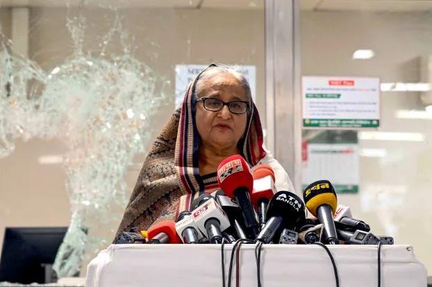 孟加拉国总理辞职离境后官邸遭洗劫 民众闯入掠夺财物