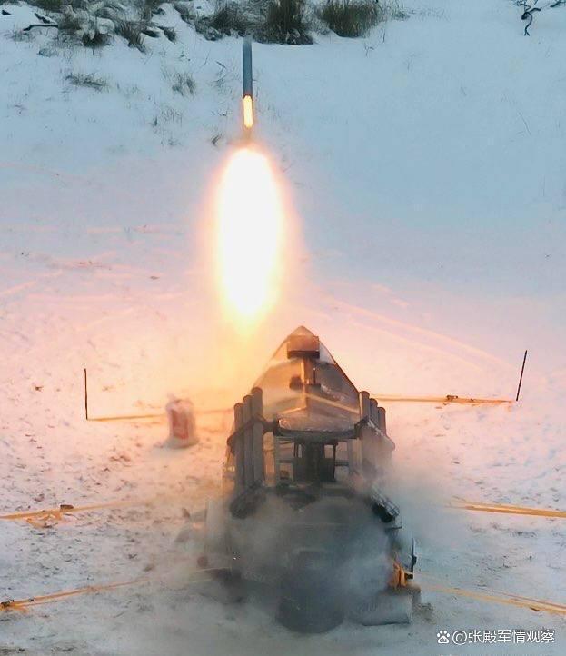 还能这么玩？乌军展出打击型无人艇，配备6具火箭弹发射管！