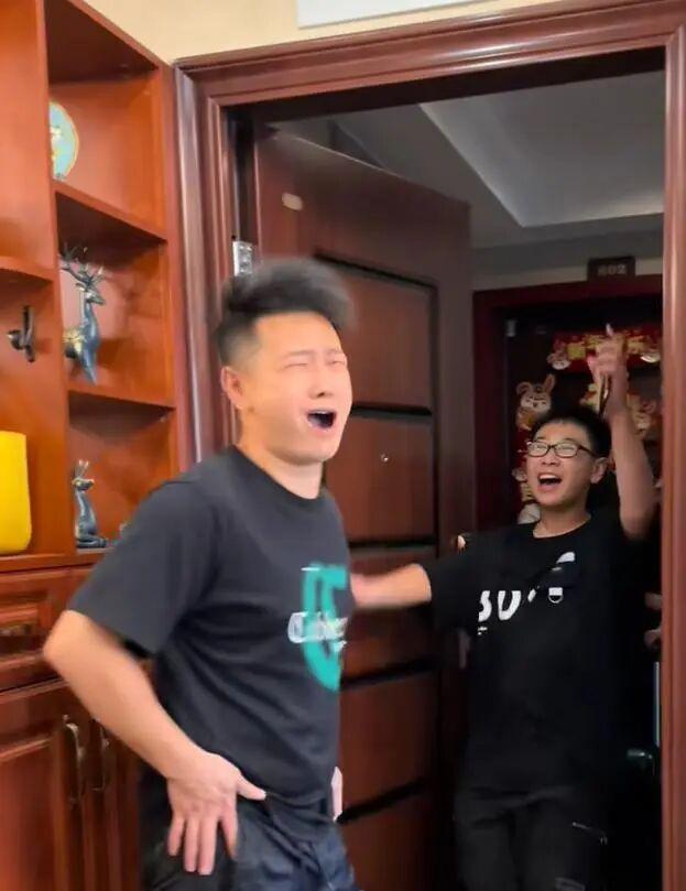 连续9年接十几个外甥过暑假的舅舅 累并快乐着