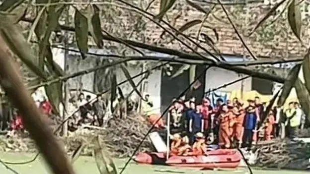 河南商丘11岁女孩送妹妹上学后投河身亡 生父发声