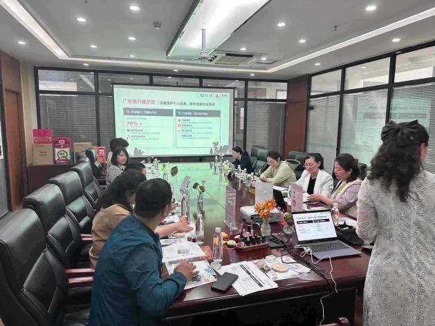 古法香珠伴母爱 金融宣教护家园——广发银行武汉沌口支行开展金融教育宣传