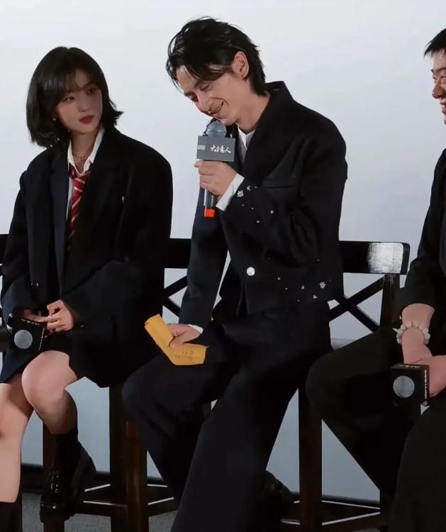 网友偶遇陈晓出席活动 都瘦脱相了 角色需要敬业减重