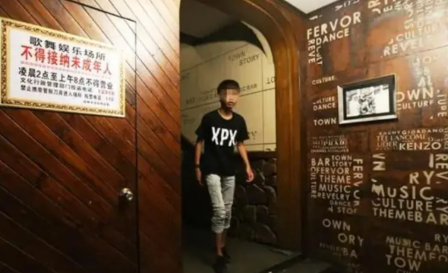 河南12岁男孩去KTV还预存四千多，母亲质问工作人员，负责人回应
