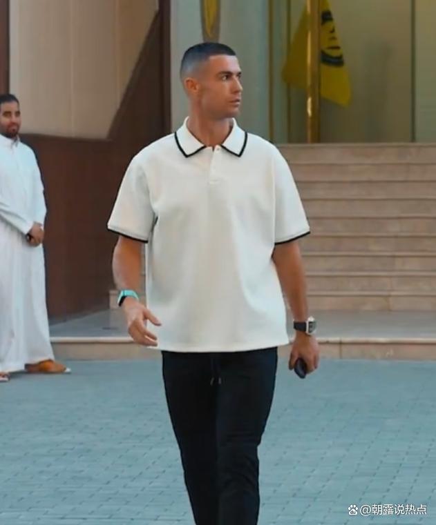 C罗晒新发型 寸头引发热议