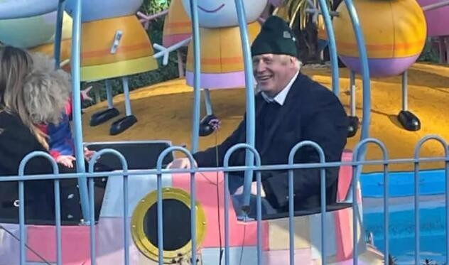 英国首相约翰逊演讲忘词后 开始讲小猪佩奇