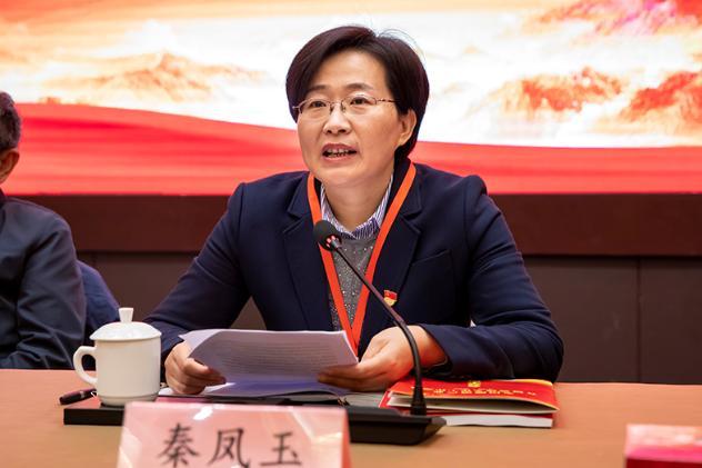 她上午当选市长，下午去暗访，责令企业整改安全隐患
