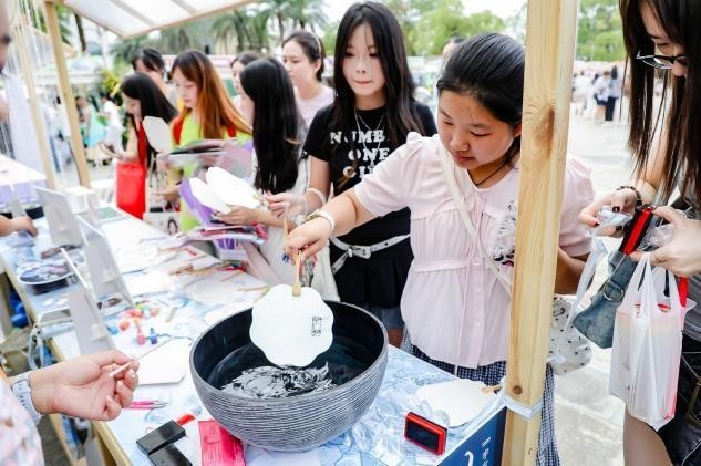 微博奇遇记重塑双向奔赴 成为今夏星粉互动天花板