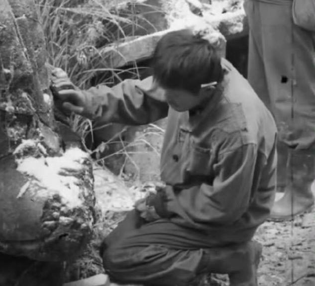 易烊千玺吓得给石头鞠躬