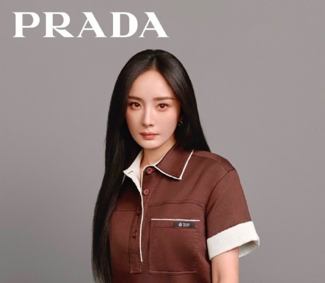 杨幂穿Prada的黑长直女神 发丝动态被赞「神级好意思」