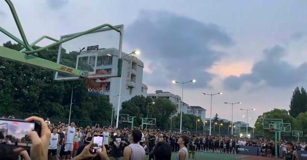赵继伟空降复旦大学：投了几次三分球，命中率一般