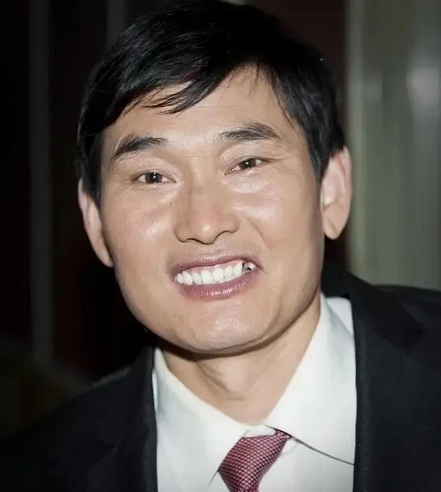 朱之文回应为阻止老婆直播摔手机 村民怂恿引发争执