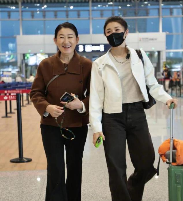 31岁陈梦云南现身，退役后风格大变，颜值气质爆表引热议！