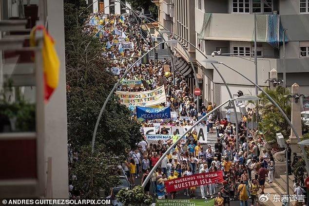 西班牙爆发5.7万人抗议活动，要求“暂停旅游”
