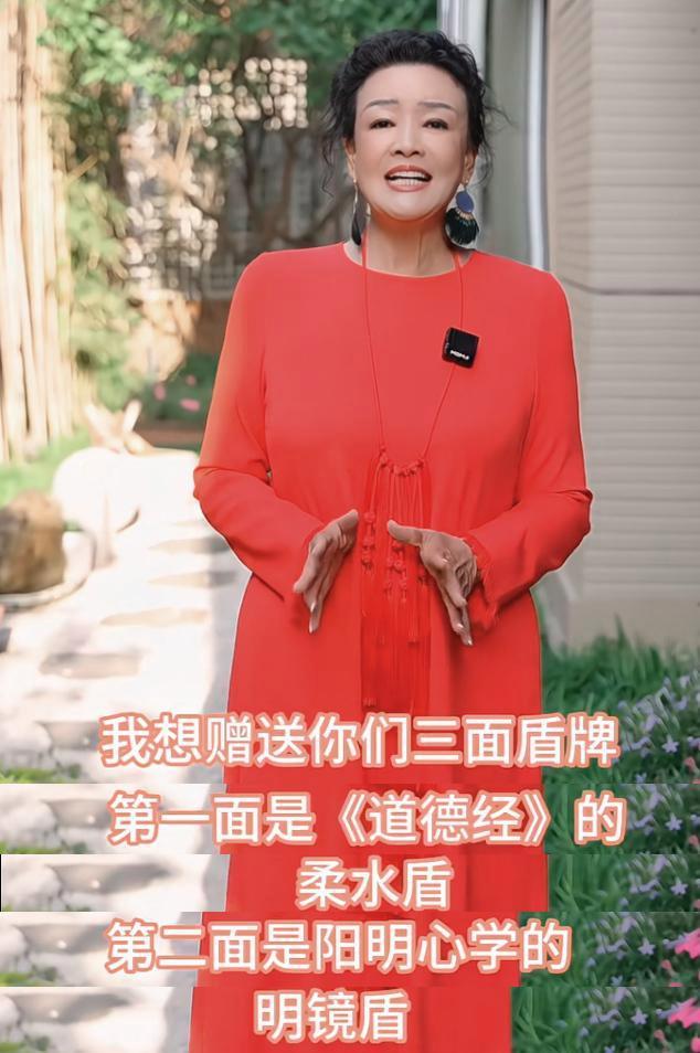 張?zhí)m緋聞男友現(xiàn)身汪小菲婚禮 揭秘婚禮細(xì)節(jié)與婆媳情深