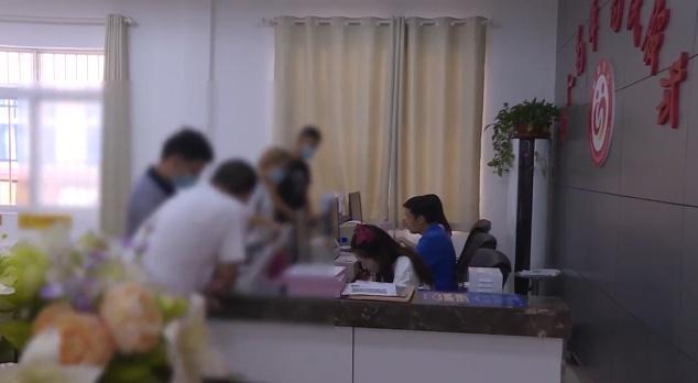 夫妻領(lǐng)證時發(fā)現(xiàn)互不知姓名 閃婚變閃離引發(fā)爭議