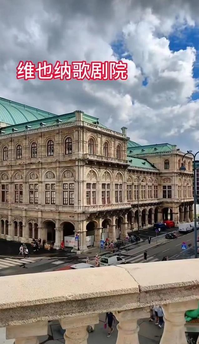 付笛生携儿子儿媳到奥地利！任静戴着30万镯子 与老公街头甜蜜相拥