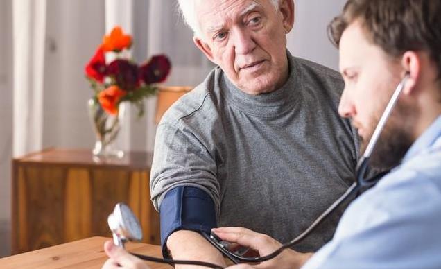 高血压患者不能轻易戒酒？医生多次强调：真正要注意的，是这3点